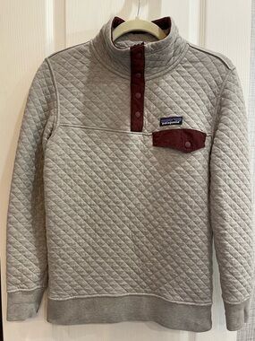 Patagonia Quilted Pullover in Light Gray with Maroon Trim
